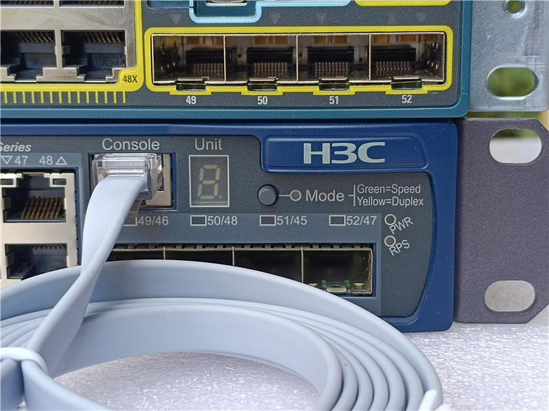 ../../../../_images/switch_console.jpg